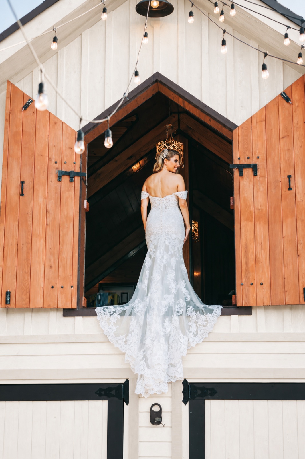 A wedding portrait at the Redland Farm Life barn